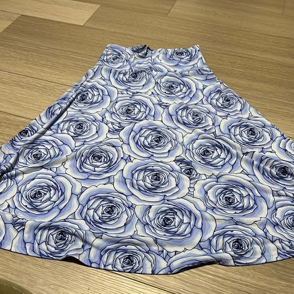 Blur flowered skirt